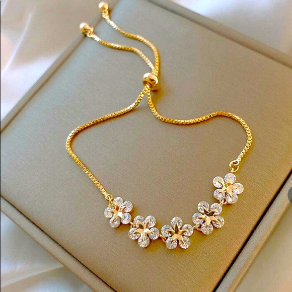 Five Flower Fashion Bracelet - Picture 1 of 5